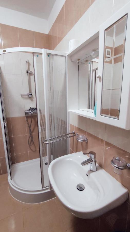 Ferienwohnung App Oleander Umag Exterior foto