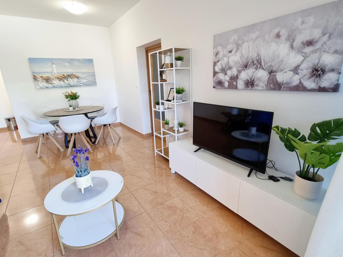 Ferienwohnung App Oleander Umag Exterior foto