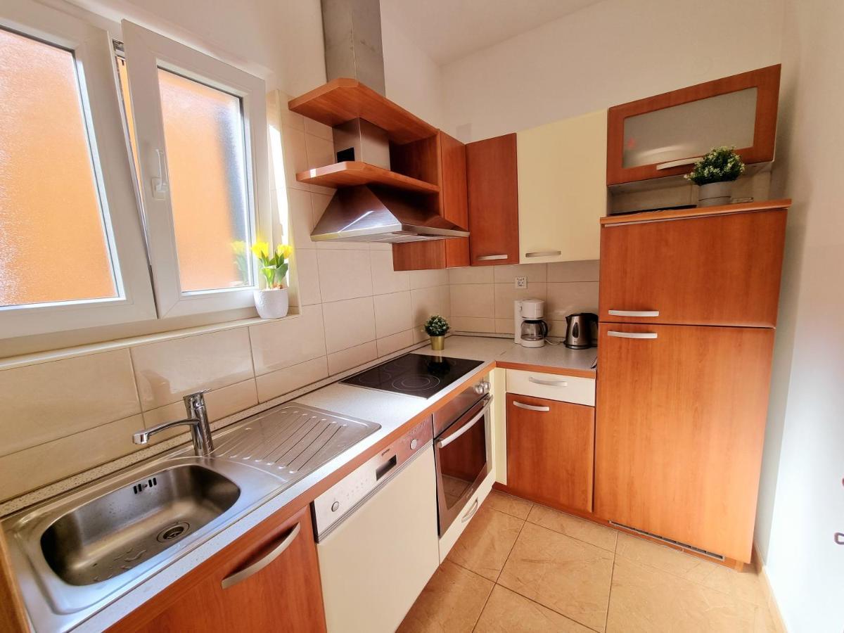 Ferienwohnung App Oleander Umag Exterior foto